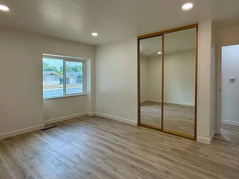 390 Howard Dr — Photo 13