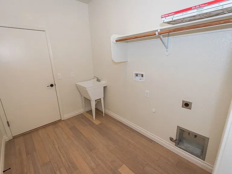 1205 Barnes Dr — Photo 40