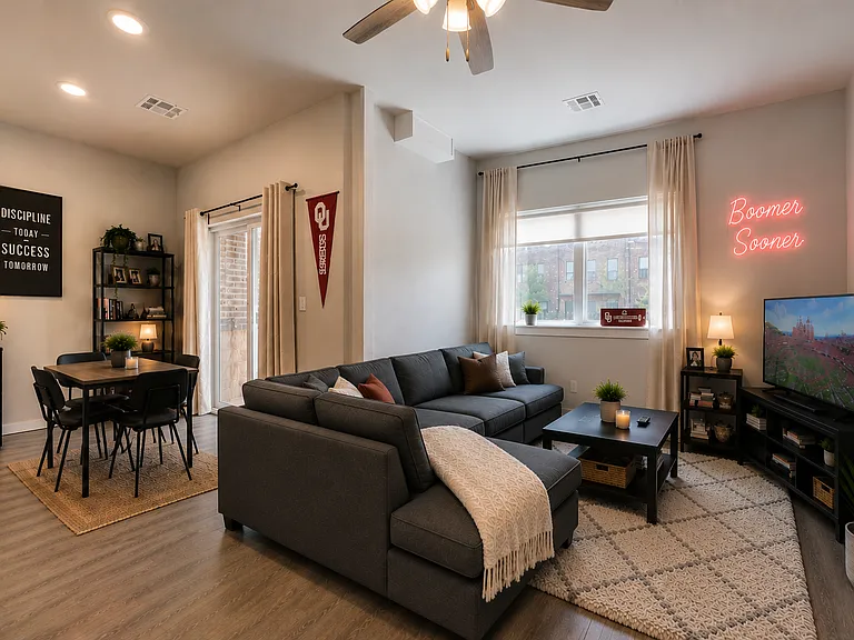 207 W Apache St — Photo 4