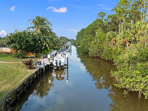 5th image of 1389 SE Coral Reef Street