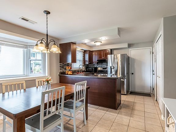 4th image of 4029 Willshire Ct