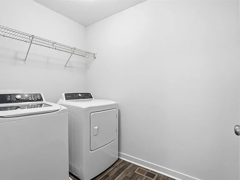 329 NE Otter Dr — Photo 19