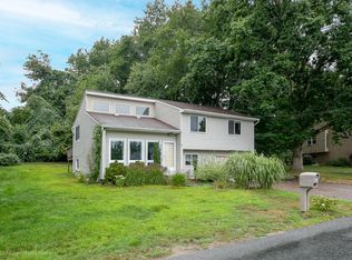 15 Muratore Ln, Narragansett, RI 02882