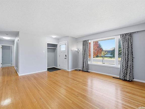 5th image of 2615 Haultain Ave
