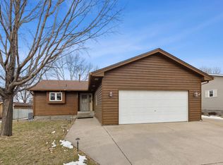160 Westgate Dr, Winsted, MN 55395