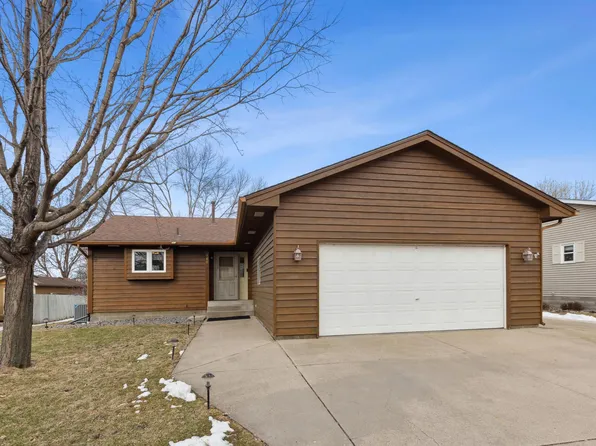 160 Westgate Dr, Winsted, MN 55395