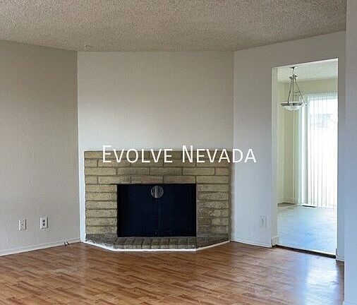 3rd image of 839 Woodglen Dr APT 2
