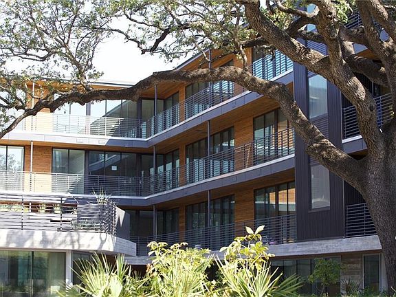 Frank. Exterior
