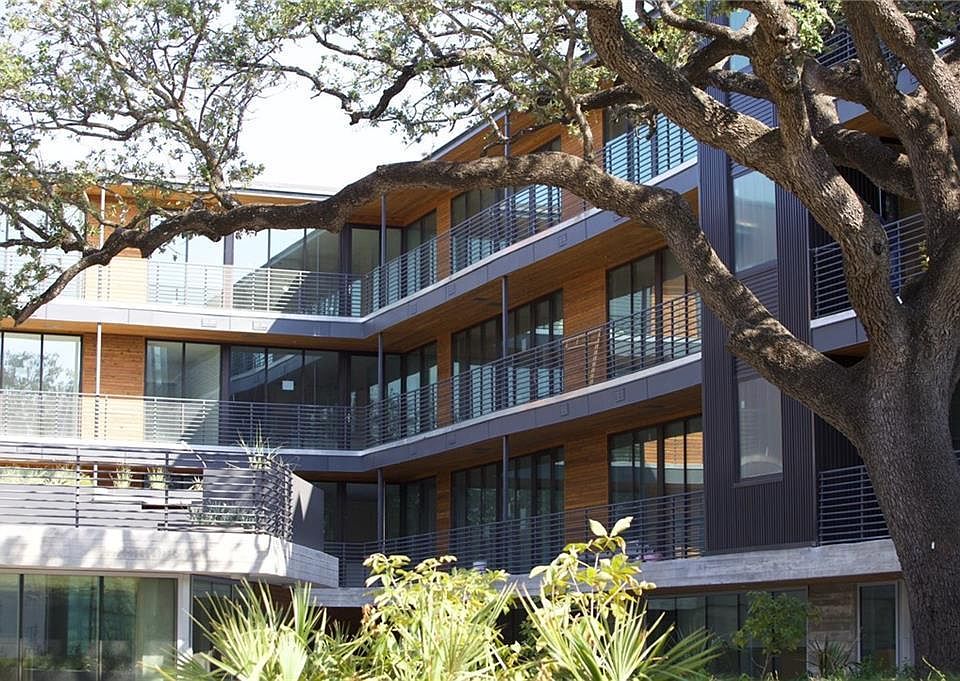 Frank. Exterior
