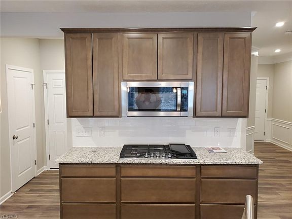 5th image of 836 Woodside Dr