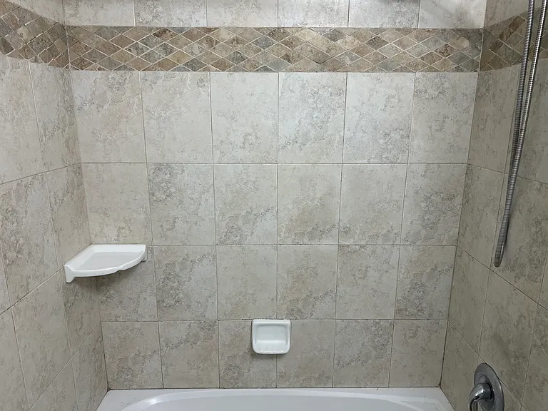 Nice tiled bath