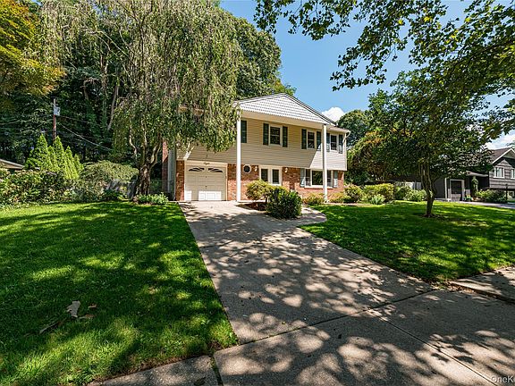 3rd image of 8 Salisbury Drive N