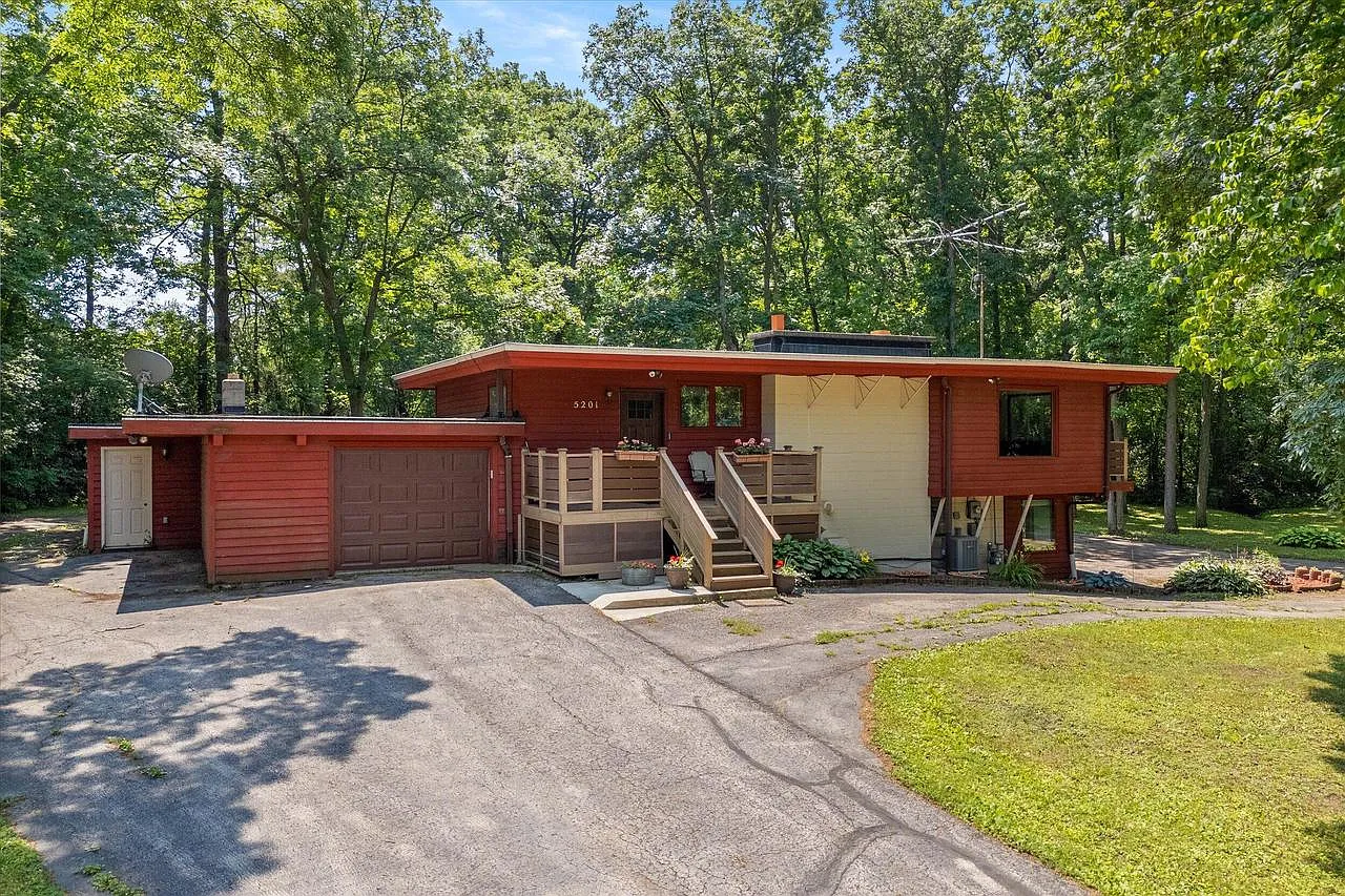 5201 Norman STREET photo 1