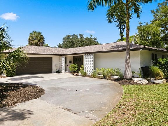 3rd image of 747 SABAL COURT S