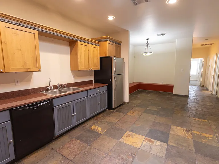 1635 Spruce Ave — Photo 6