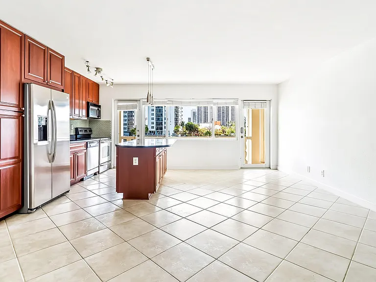 2895 NE 32nd St #207 — Photo 5