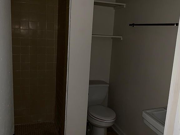 4th image of 903 Wayne Ave APT 3