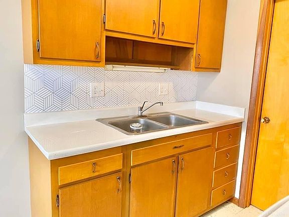 4th image of 4706 Glen Martin Dr