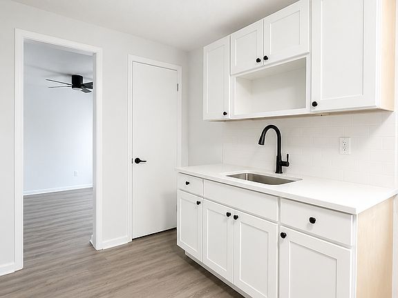 2nd image of 83 Meadow St APT 3E
