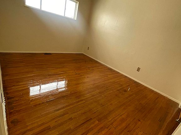 4th image of 1005 Palomas Dr SE