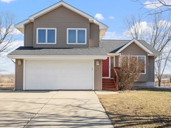 1320 S 4th St, Carlisle, IA 50047