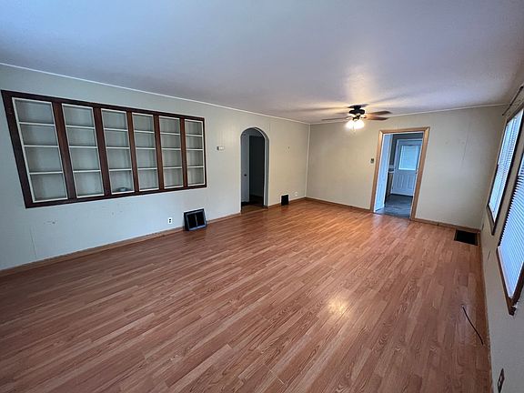 3rd image of 403 Woodland Dr