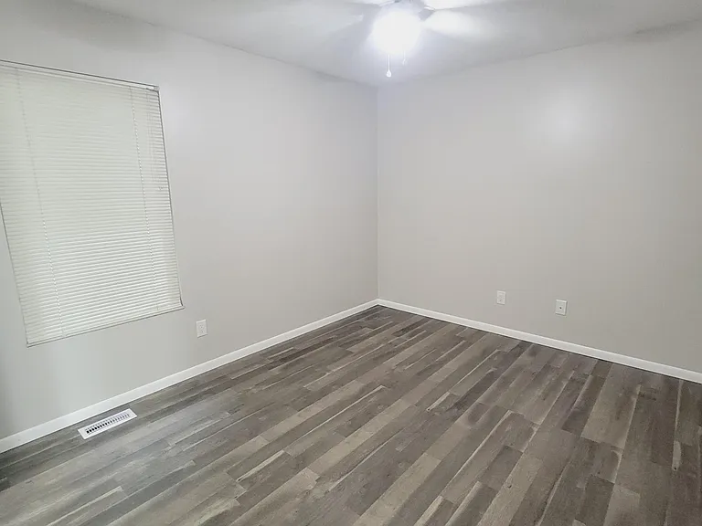 1316 E Woodshire Dr — Photo 27