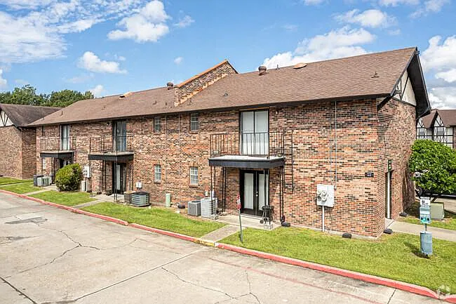Devonshire Apartments — Photo 9