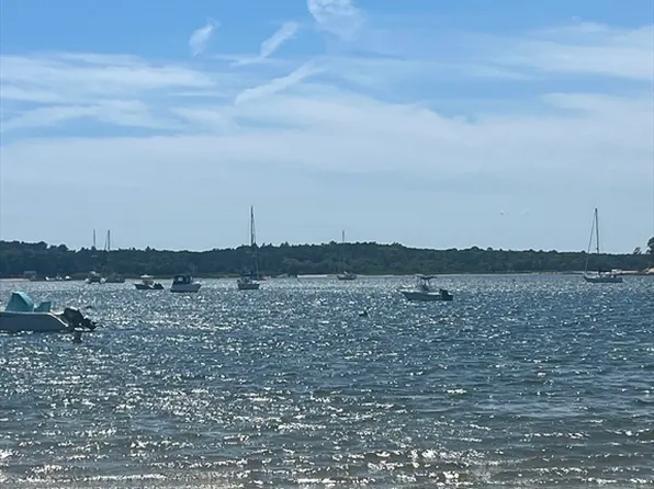 15 Nanumett St, Wareham, MA 02571