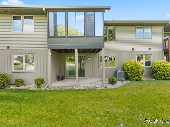 3rd image of 256 Interlaken Ct