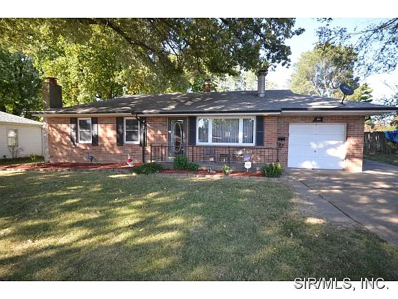 305 Oliver Lee Dr photo 1
