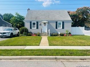 3581 Mallard Rd, Levittown, NY 11756