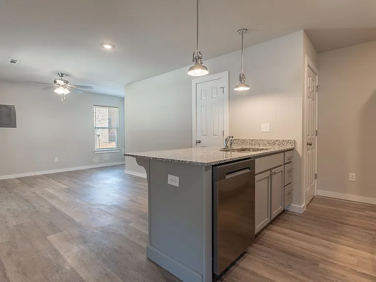 1342 N Porter Rd — Photo 3