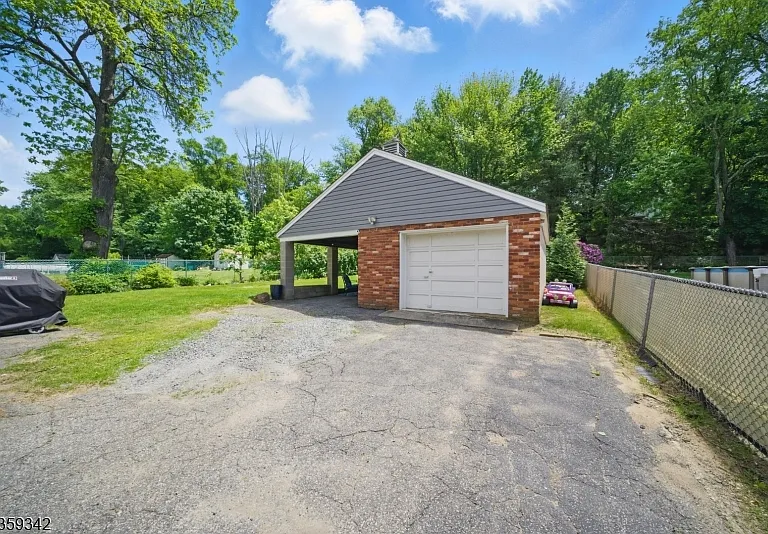 22 Beaver Brook Ln — Photo 33
