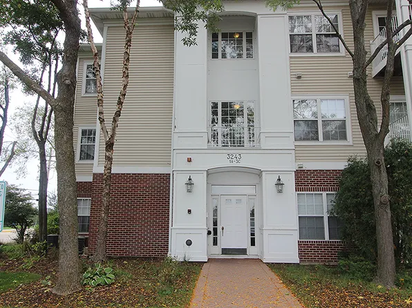 3243 Stratford Ct Unit 2B, Lake Bluff, IL 60044