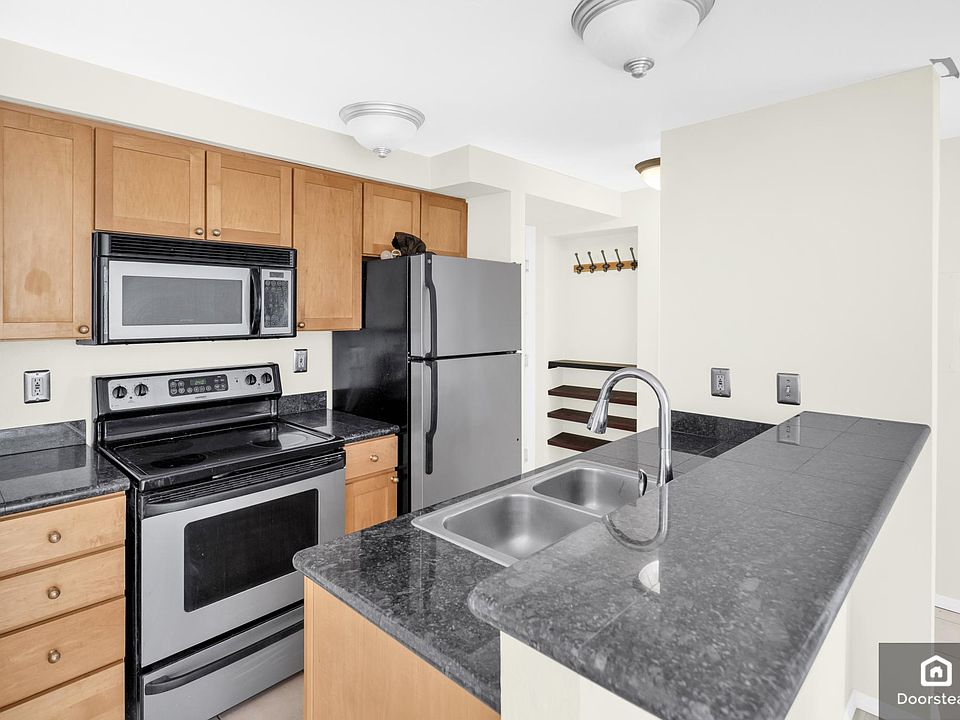1st image of 300 10th Ave #308