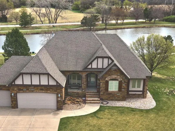 1631 E Bearhill Rd, Valley Center, KS 67147