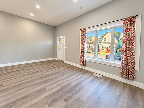 3rd image of 2845 W 36th St