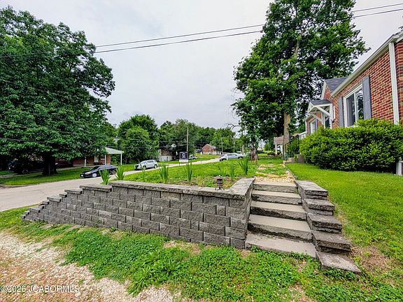 5th image of 1311 E Elm St