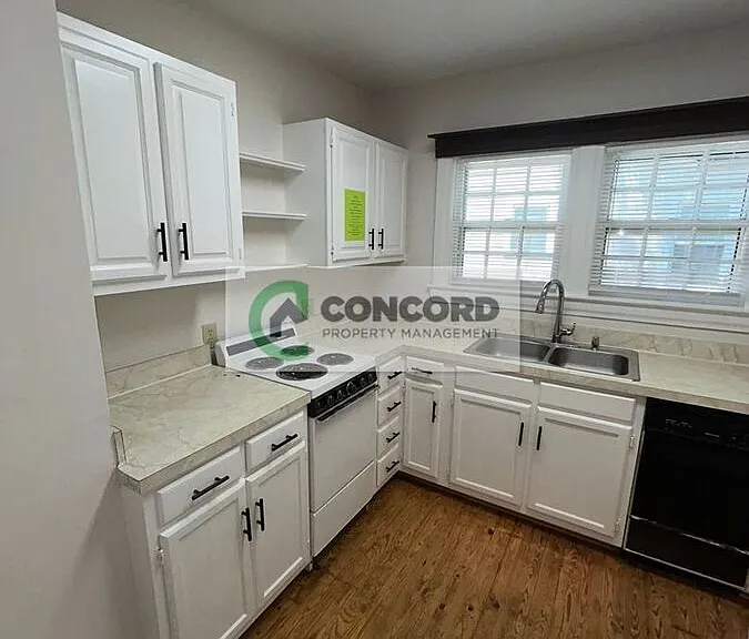 1122 W Northwood St — Photo 8