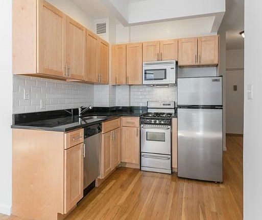 3rd image of 150 E 91st St APT 63
