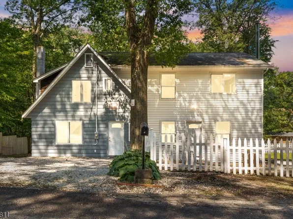 15 Birch Dr E, Vernon Twp., NJ 07422