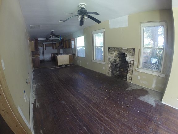 4th image of 806 E Emma St
