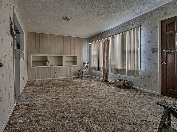 4th image of 4740 SE 18th St