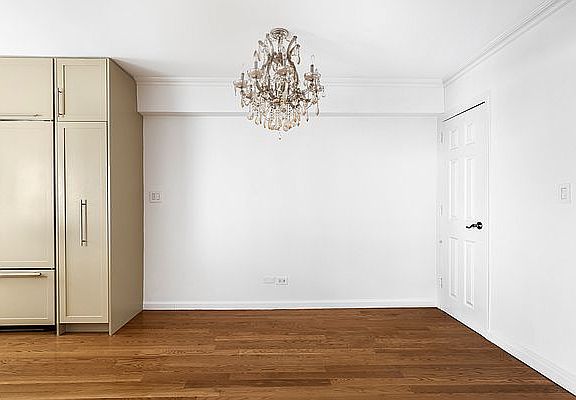 4th image of 100 W 57th St APT 5E