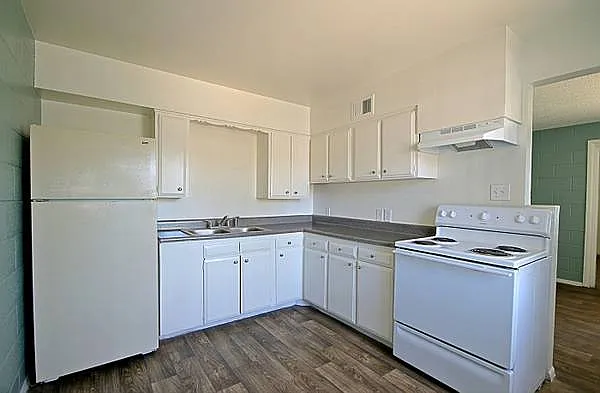 Cortez Palms — Photo 10