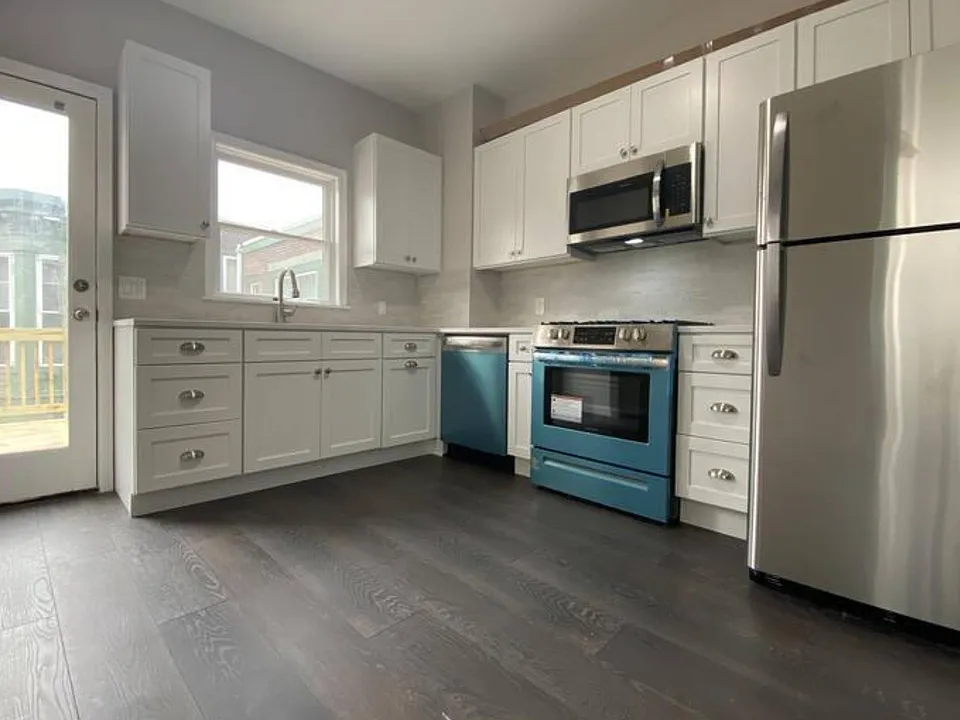 1718 Mount Vernon St #2/3R