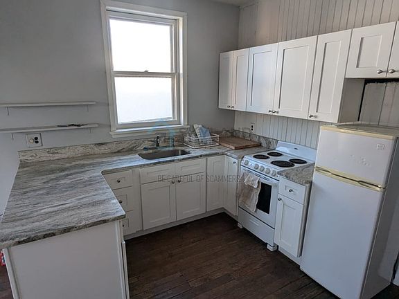 2nd image of 818 S 8th St Floor 3
