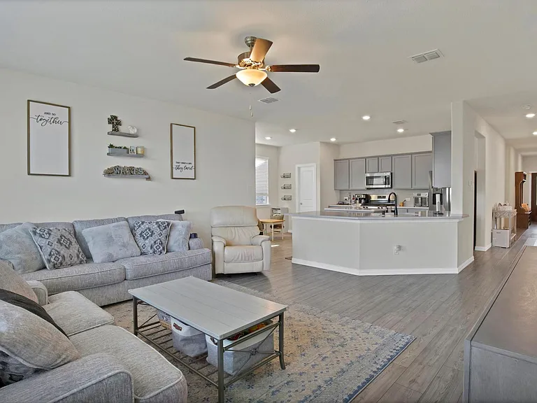 621 Ridgeback Trl — Photo 4