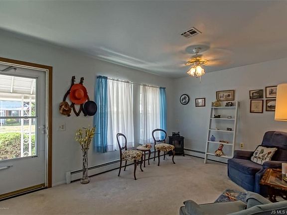 3rd image of 1 Roxton Pl